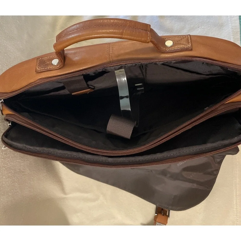 Kenneth Cole Reaction Carmel Leather Multiple Pocket Messenger Laptop Briefcase